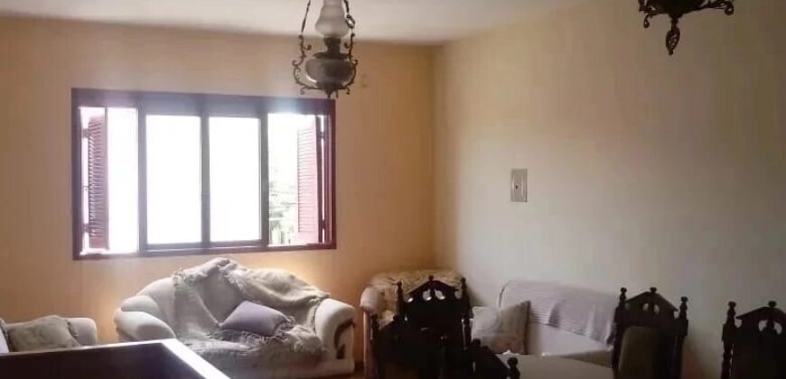 VENDE-SE CASA 3 ANDARES NO PORTO